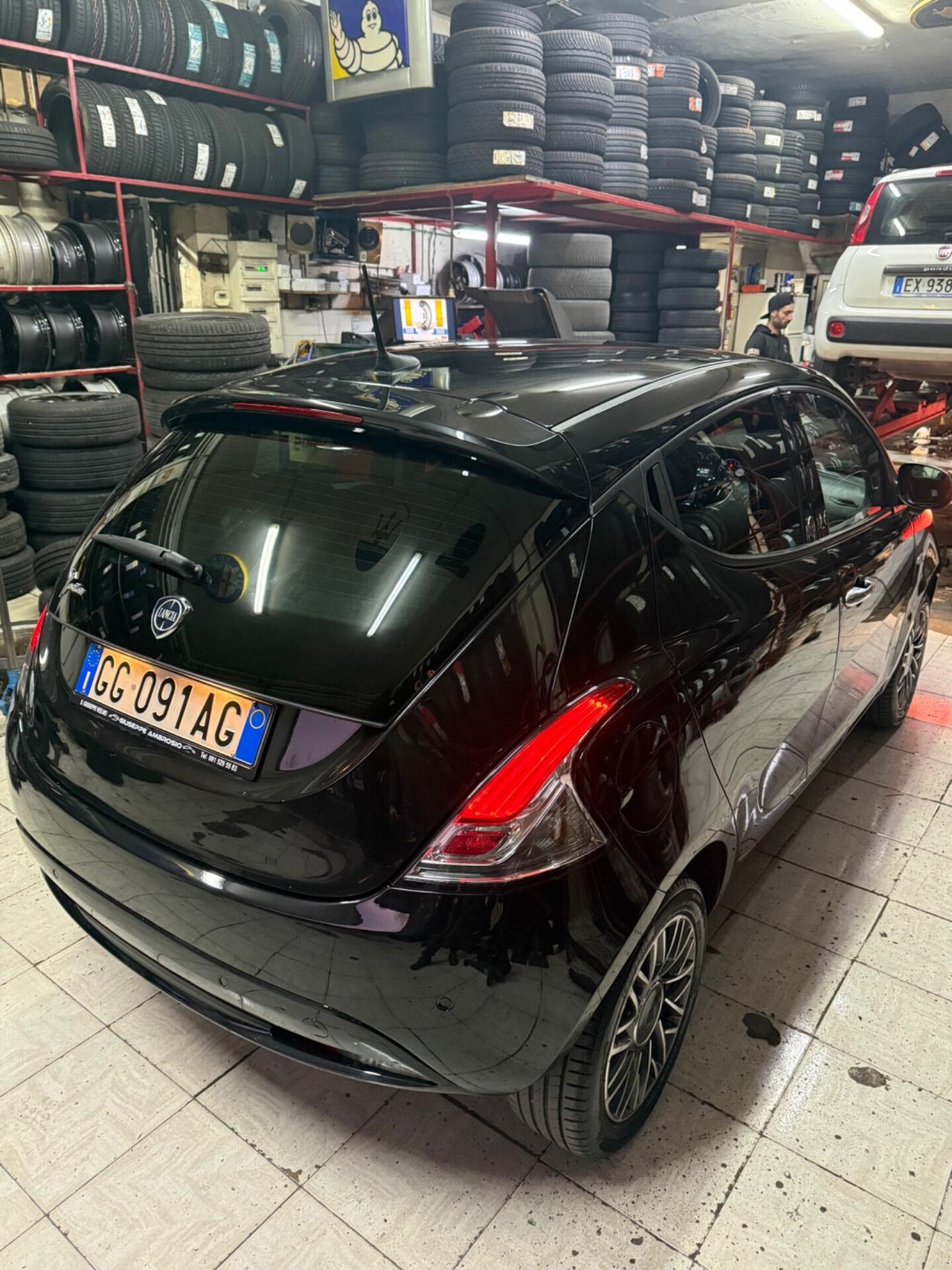 Lancia Ypsilon 1.2 69 CV 5 porte GPL ECOCHIC