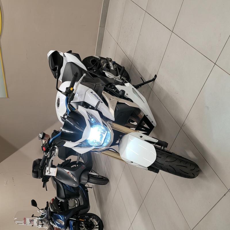 Suzuki GSR 750 - 2011