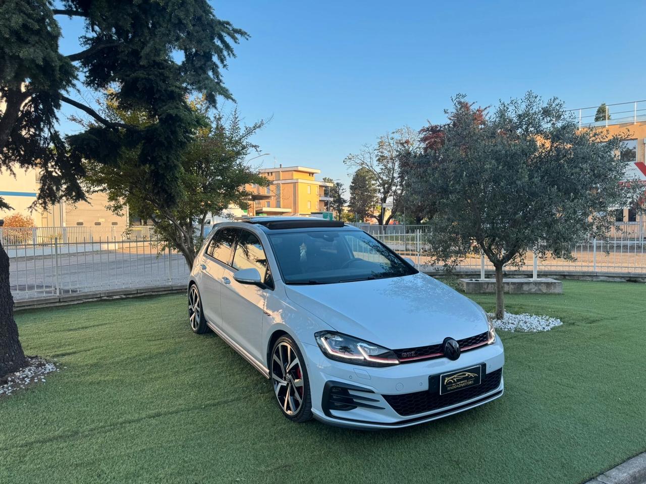Volkswagen Golf GTI Golf 2.0 TSI GTI