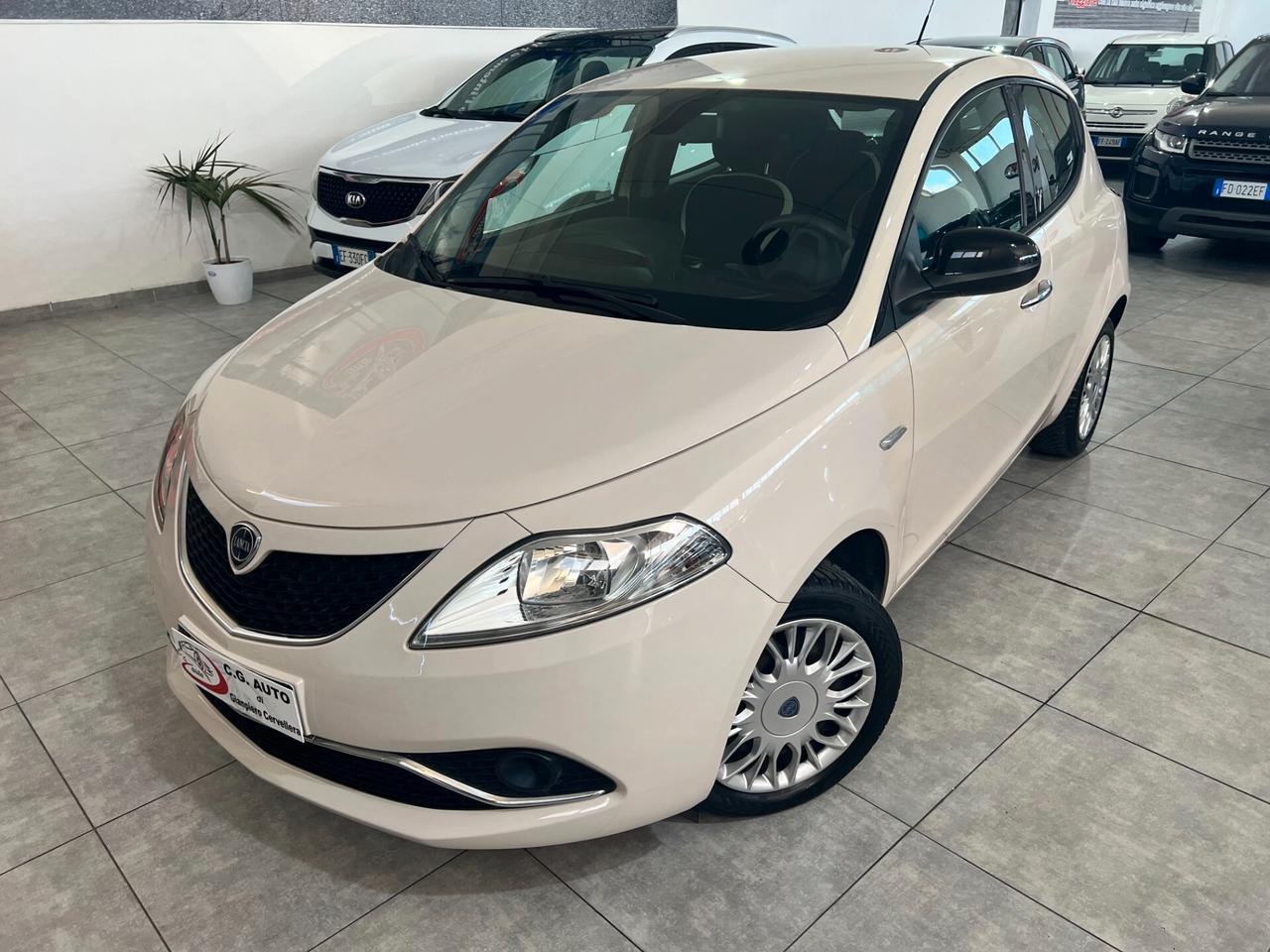 Lancia Ypsilon 1.2 69 CV Silver 2017