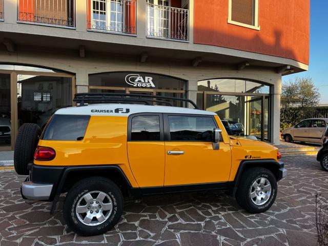 TOYOTA Land Cruiser FJ