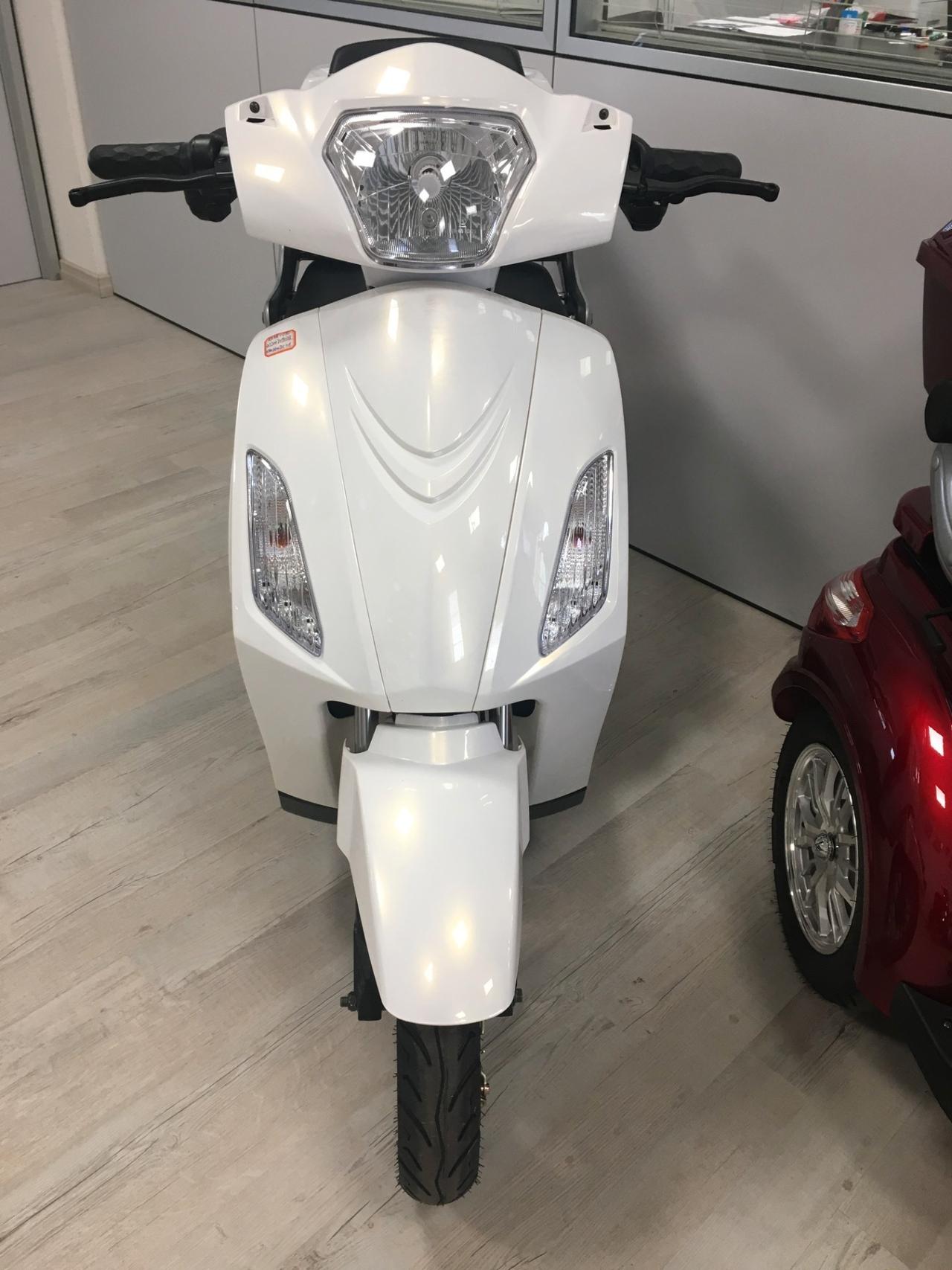 DELTA3 Scooter elettrico per anziani/disabili