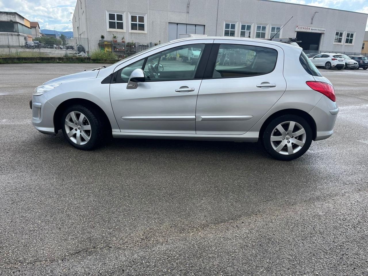 Peugeot 308 1.6 HDi 110CV 5p. Féline (6 Marce)