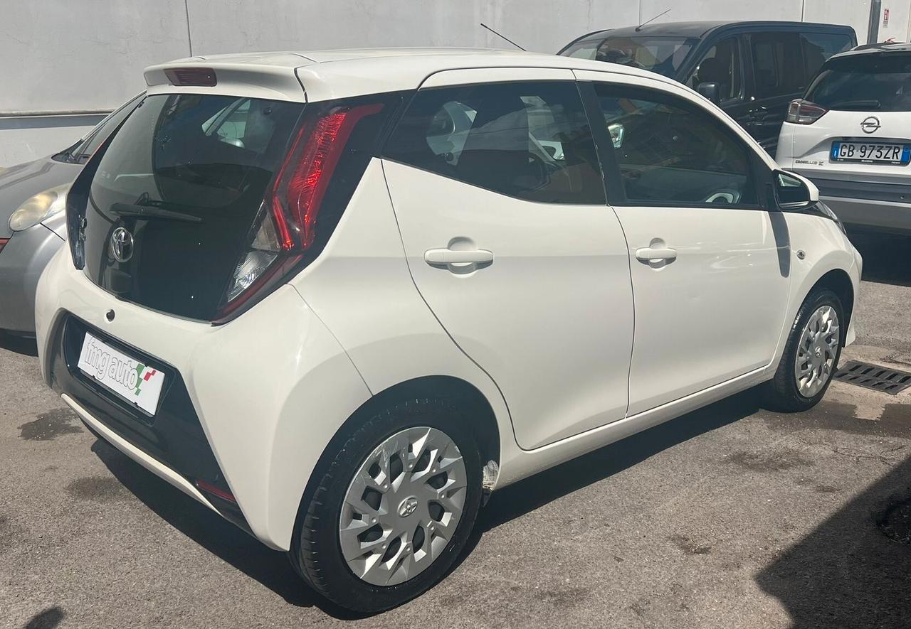 Toyota Aygo Connect 1.0 VVT-i 72 CV 5 porte x-clusiv