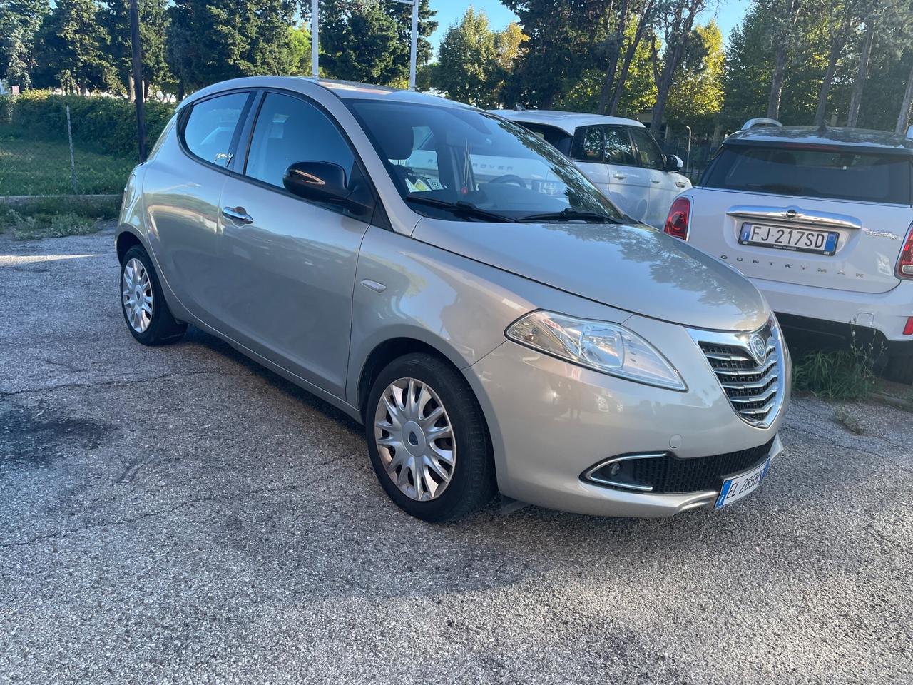 Lancia Ypsilon 1.2 69 CV 5 porte S&S Silver
