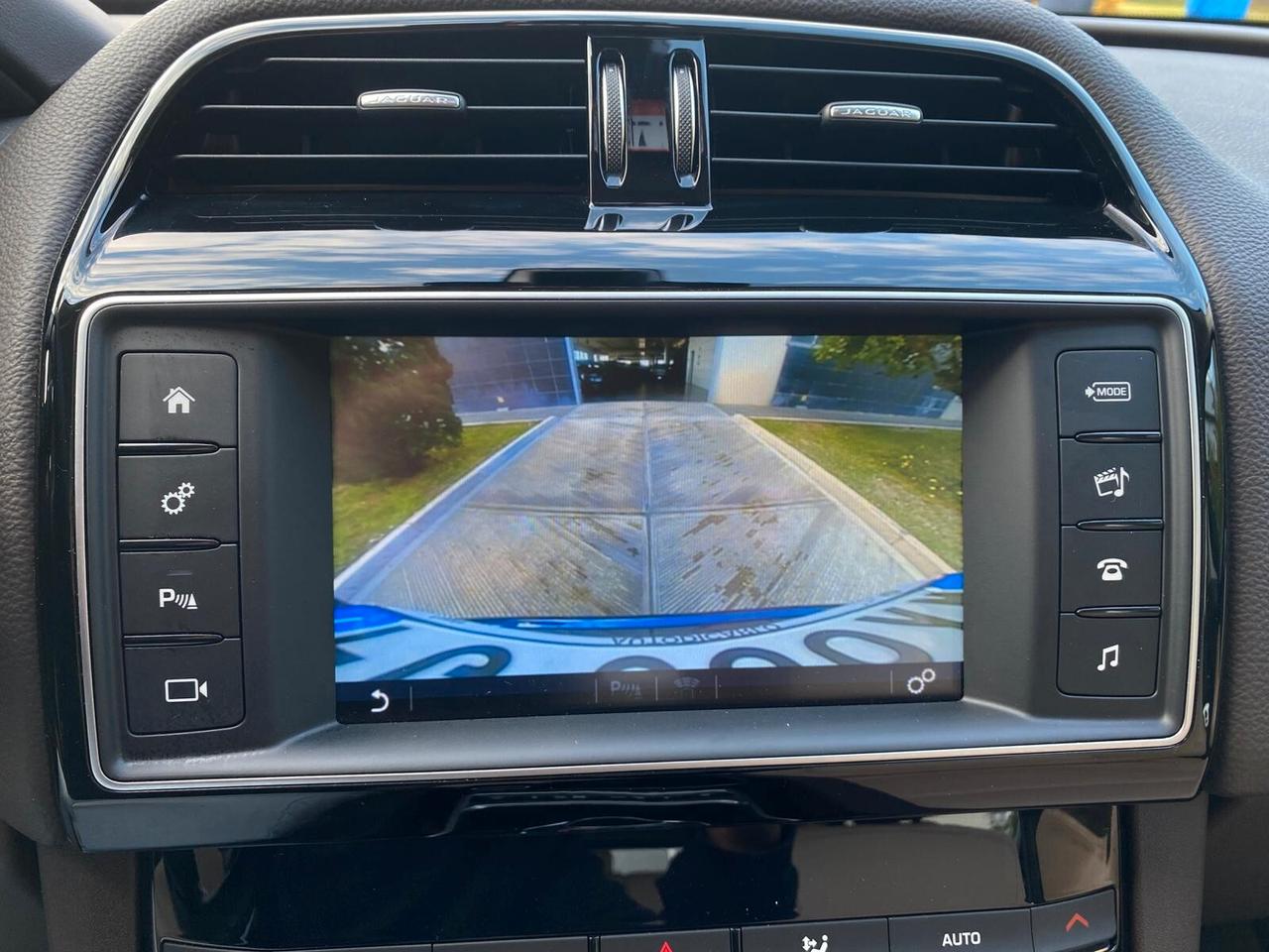 Jaguar F-Pace 2.0 D 180 CV AWD Prestige