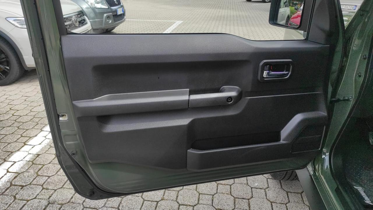 SUZUKI JIMNY 1.5 BENZINA 102CV 4X4 GANCIO TRAINO