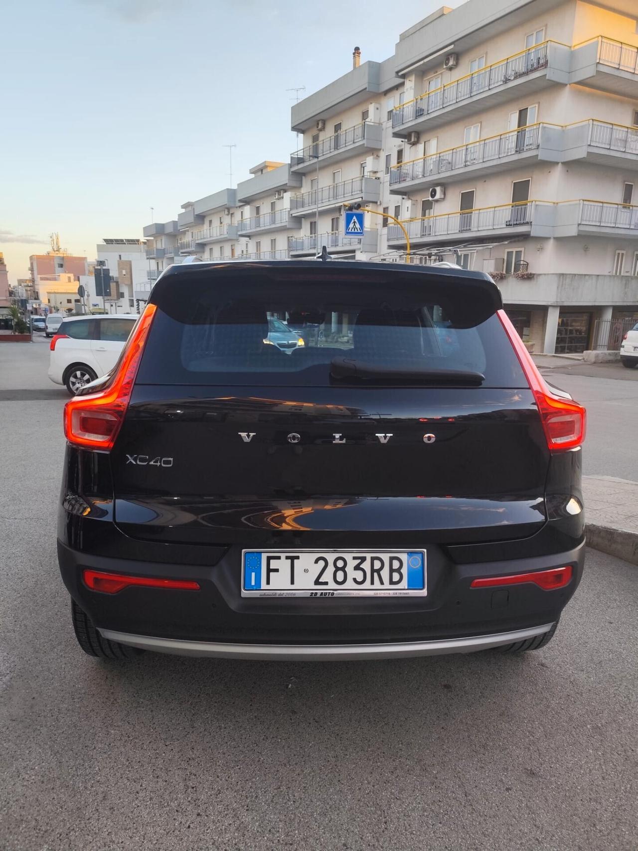 Volvo XC40 2.0 D3 Momentum * Strafull * Pelle * Navi * Garantita 12 Mesi