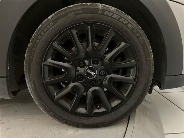 MINI Mini 5 Porte 1.5 Twin Power Turbo Cooper Essential