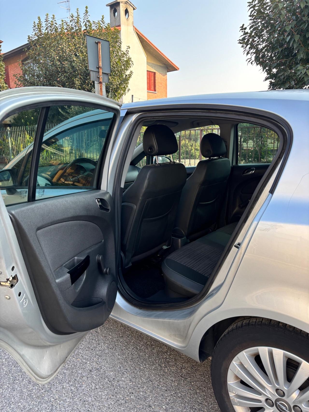 Opel Corsa 1.2 5 porte Sport