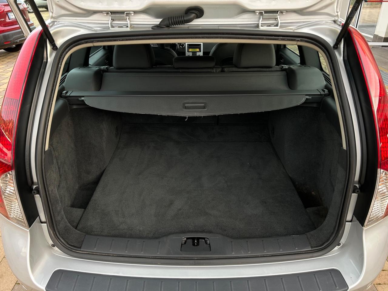 Volvo V50 D2 R-design