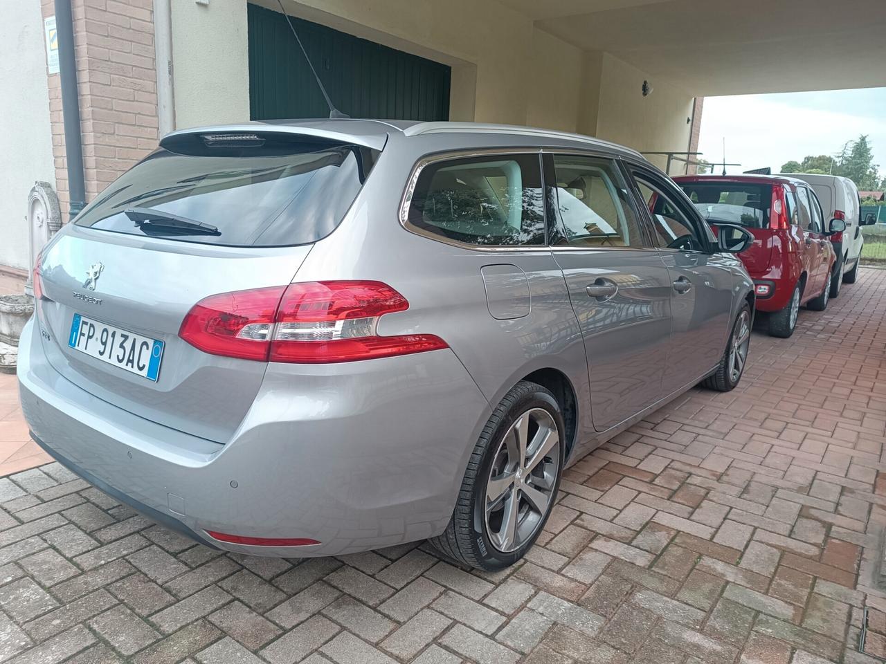 Peugeot 308 BlueHDi 150 S&S SW Allure