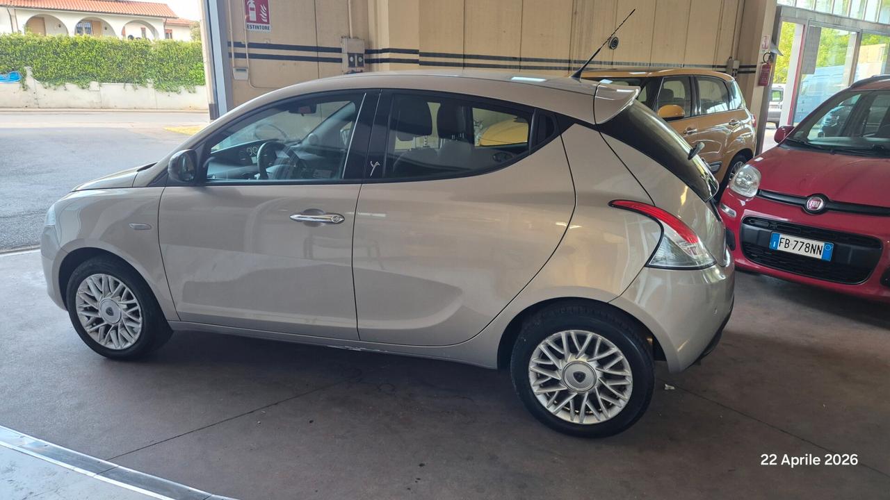 Lancia Ypsilon 1.2 69 CV 5 porte Gold