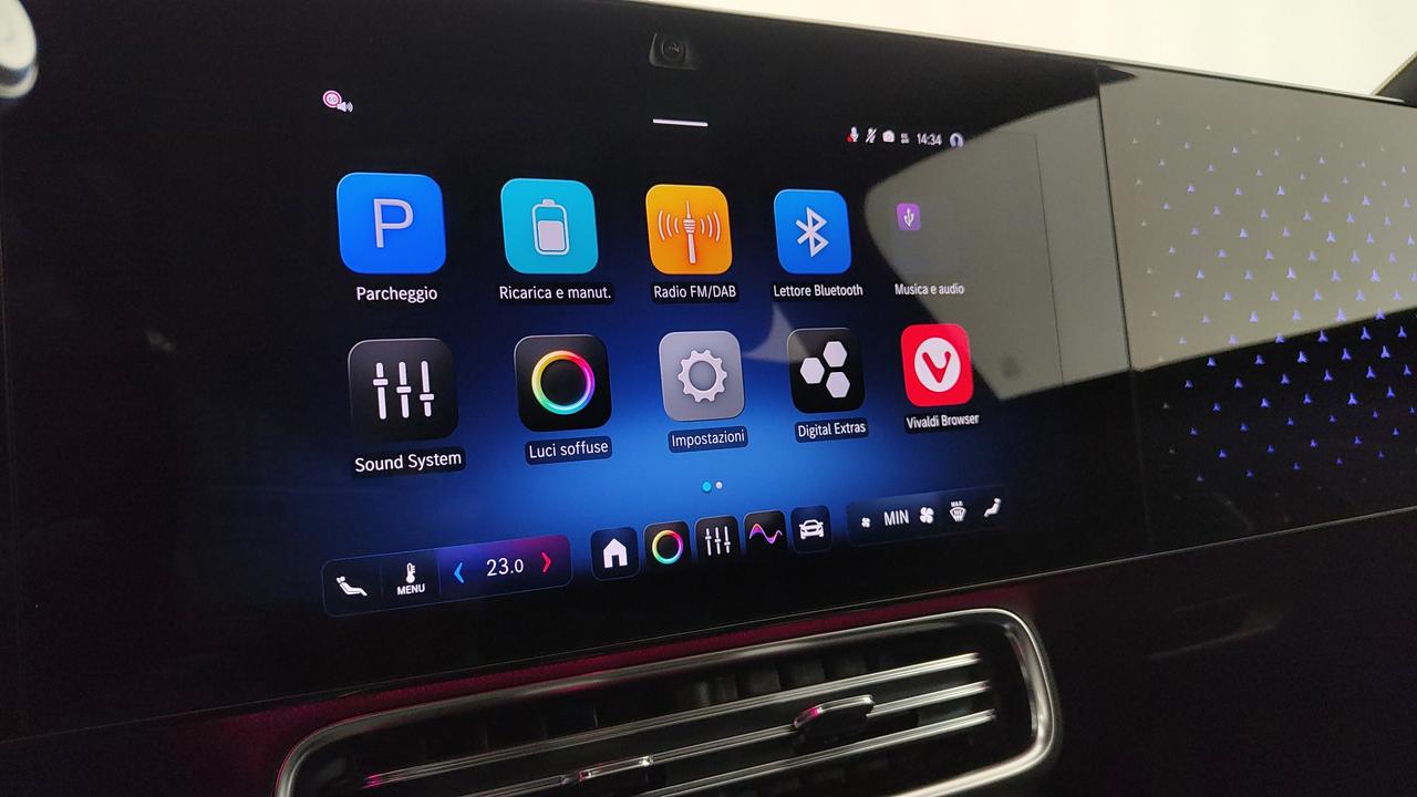 Mercedes-Benz CLA 250+ con tecnologia EQ