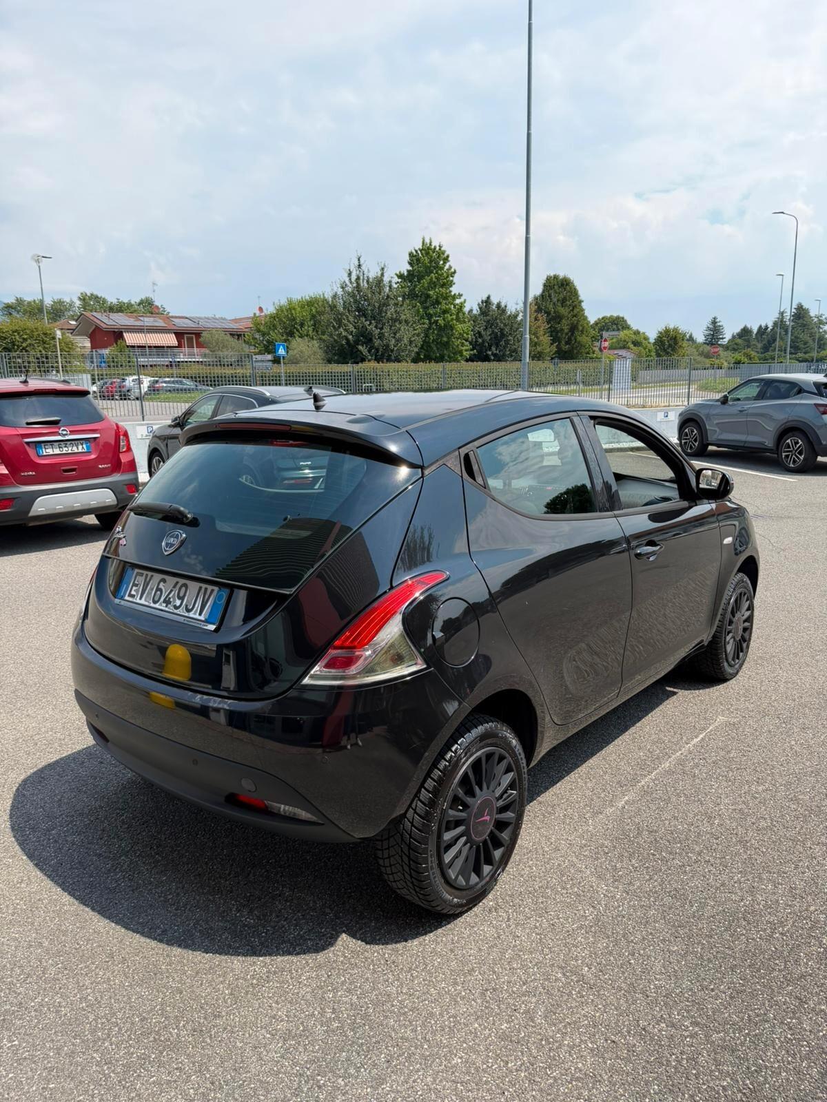 Lancia Ypsilon 0.9 TwinAir 85 CV 5 porte Benzina Metano Ecochic