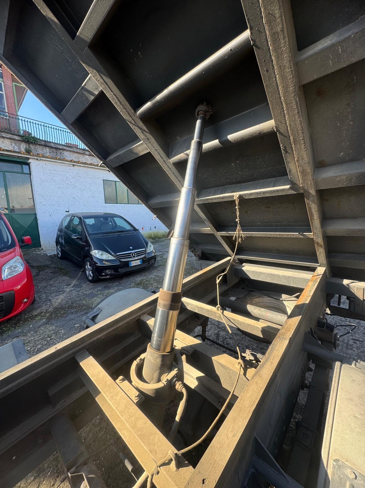 Iveco Daily 35c13 ribaltabile tre laterale anno 2004