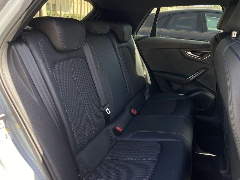 Audi Q2 S Line interno ed esterno 2.0 TDI 150CV s-tronic 35