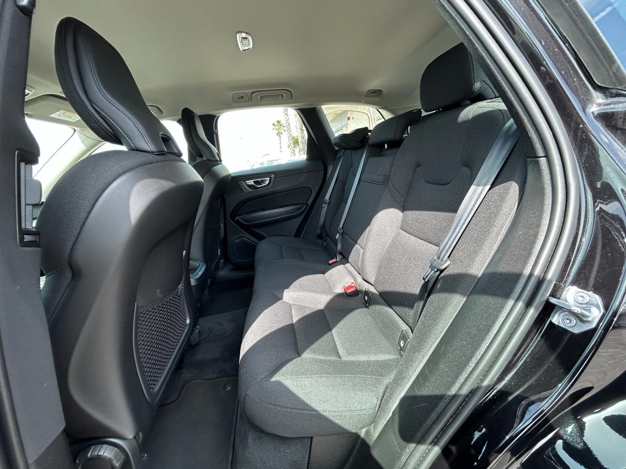 Volvo XC60 2.0 b4 Momentum awd auto