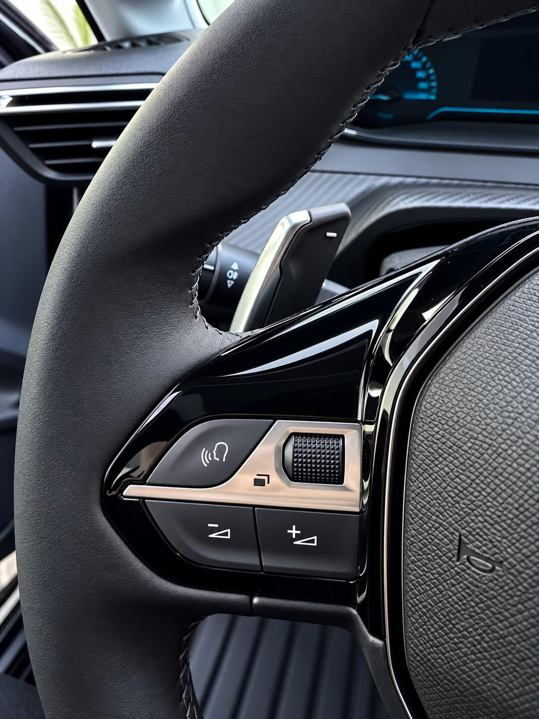 Peugeot 208 Hybrid 1.2 110cv e-DCS6 5 porte Style