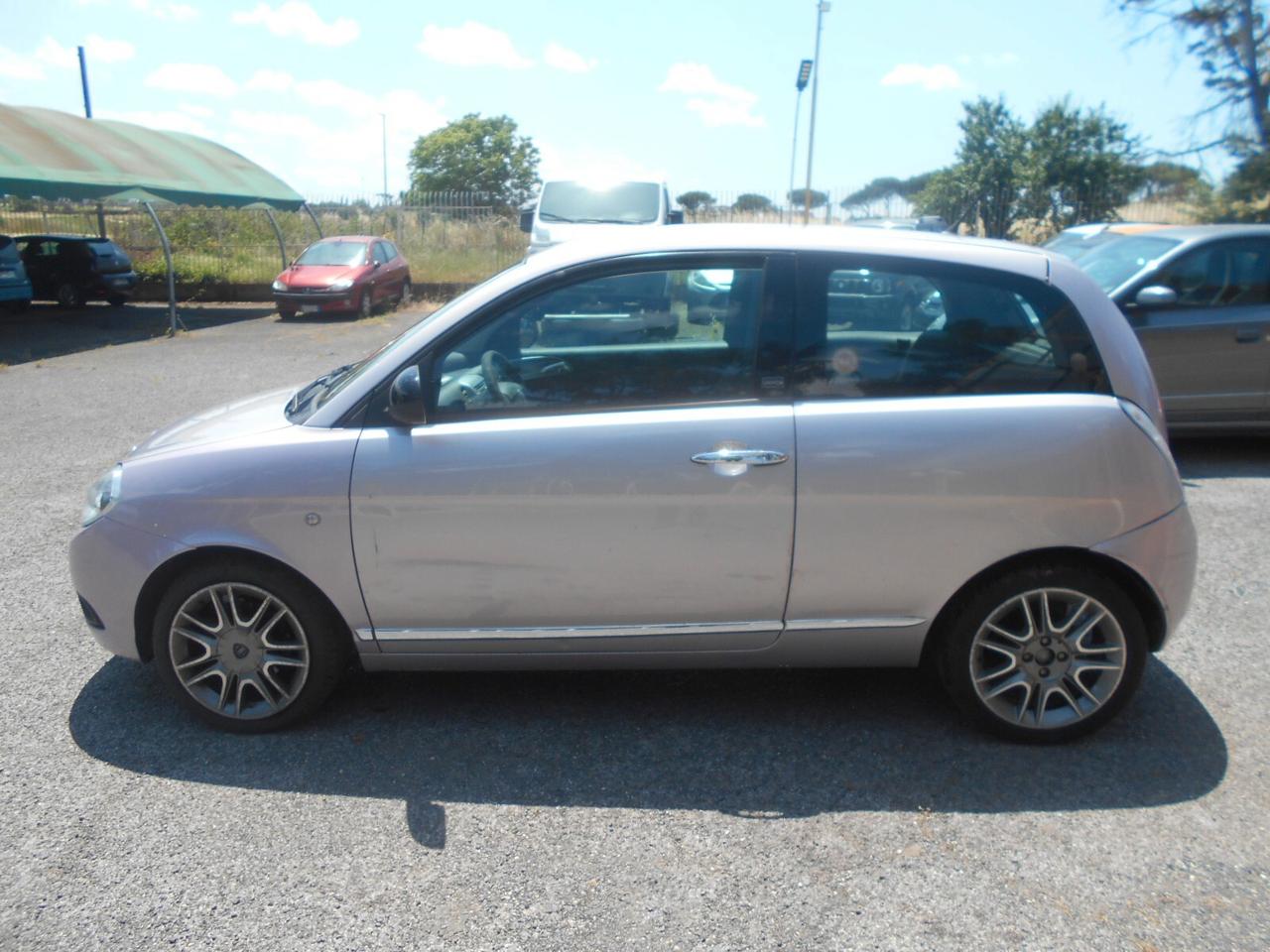 Lancia Ypsilon 1.2 69 CV Unyca