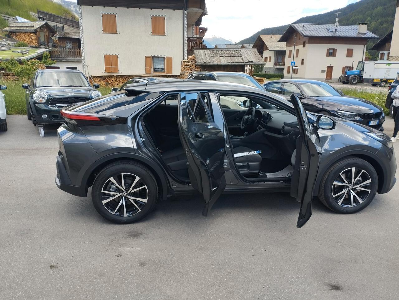 Toyota C-HR 2.0 Hybrid E-CVT Trend