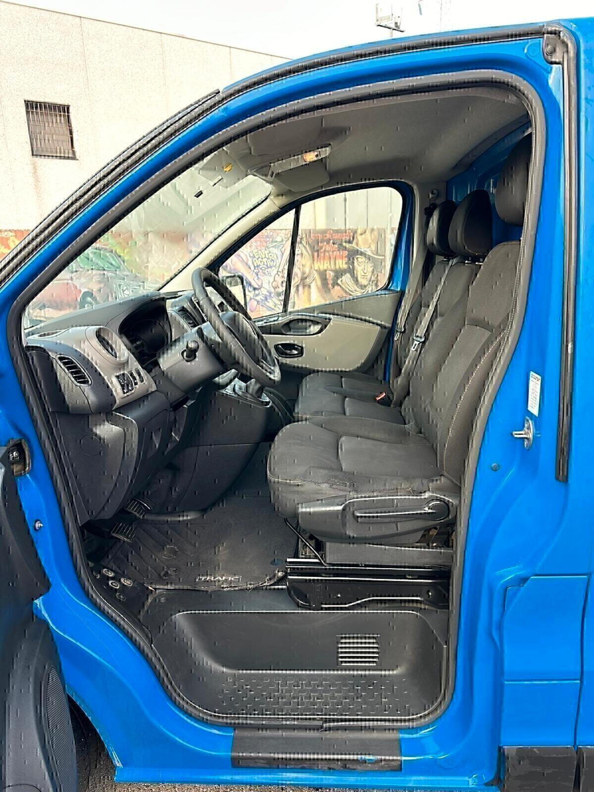 RENAULT TRAFIC ANNO 2015 PRONTO ALL'USO! SUPER PREZZO!