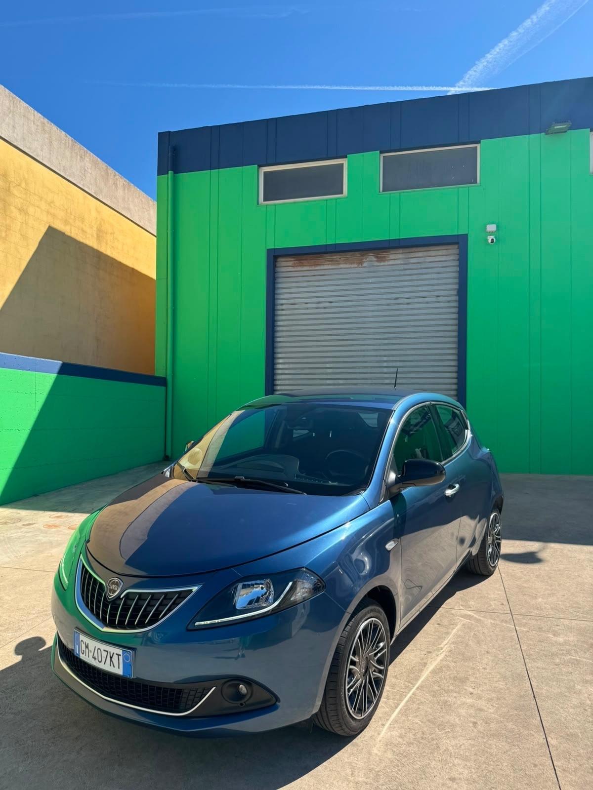 Lancia Ypsilon 1.0 FireFly 5 porte S&S Hybrid Ecochic Silver
