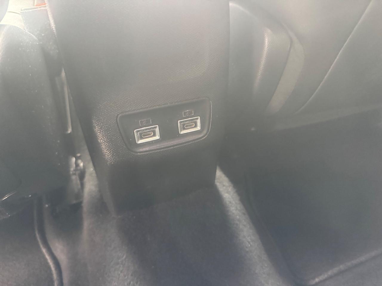 Lancia Ypsilon Hybrid e-DCT Edizione Cassina