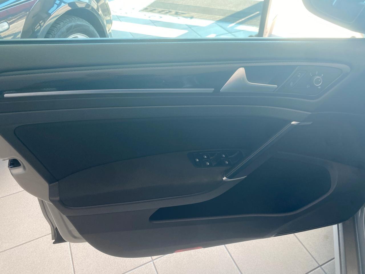 Volkswagen Golf Business 1.6 TDI 5p. Highline BlueMotion Technology