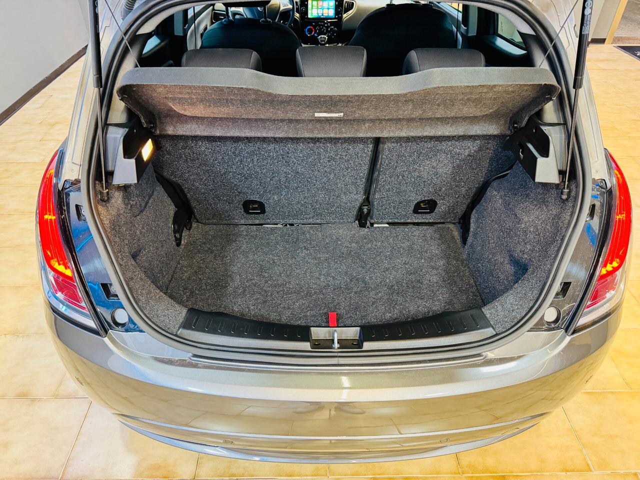 Lancia Ypsilon 1.0 S&S Hybrid 5p. CarPlay / Navi