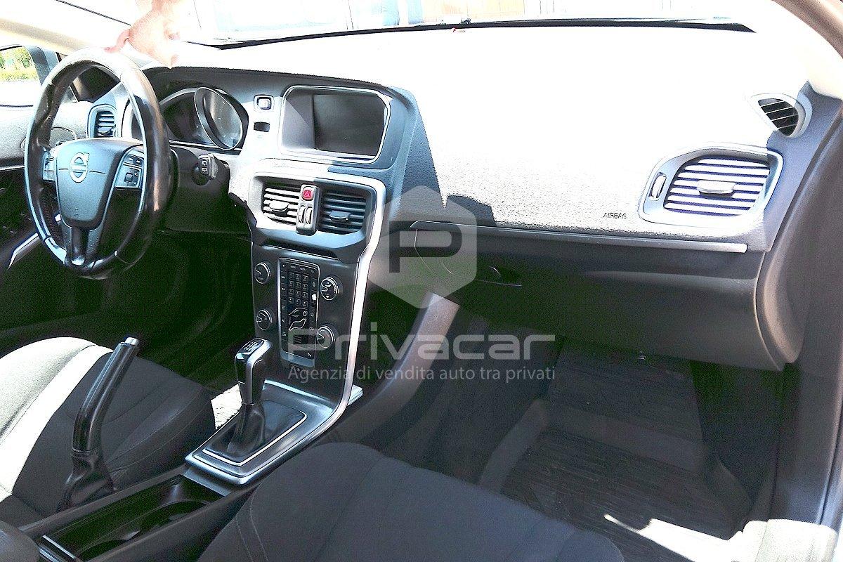 VOLVO V40 D2 R-design Momentum
