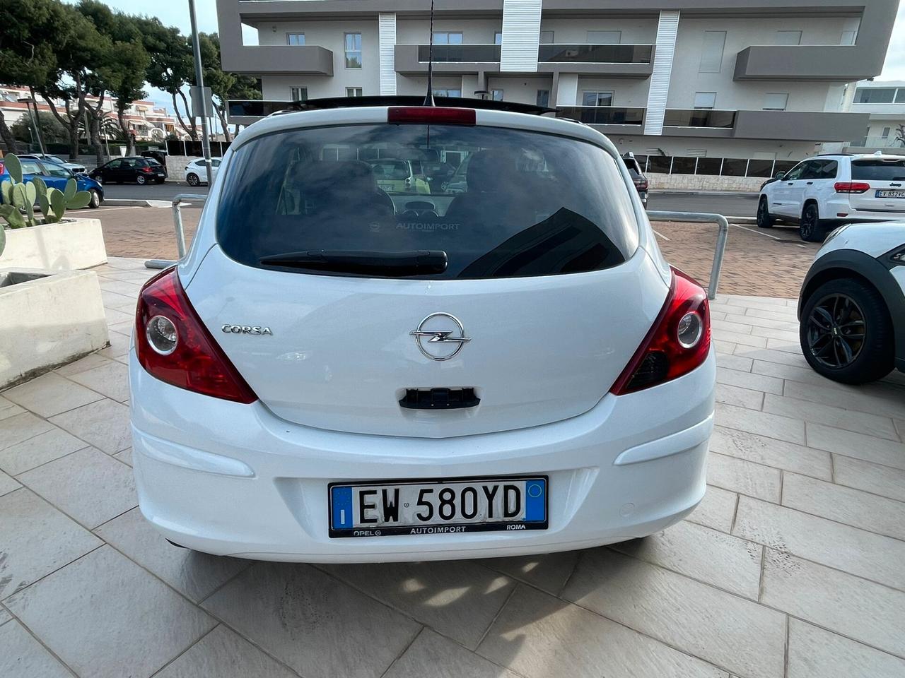 Opel Corsa 1.2 3 porte b-color