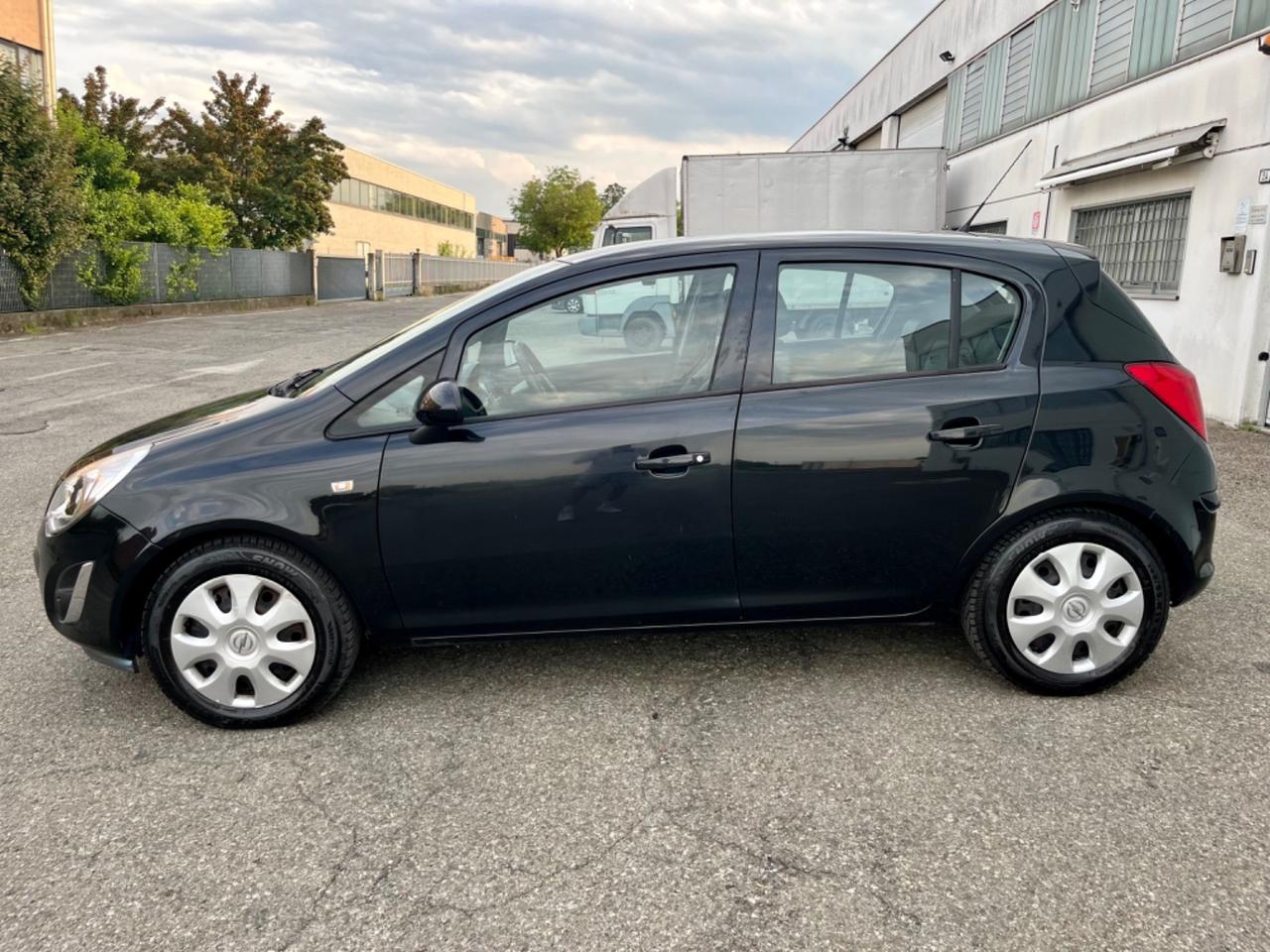 Opel Corsa 1.3d 2013 142.000km catena appena sostituita