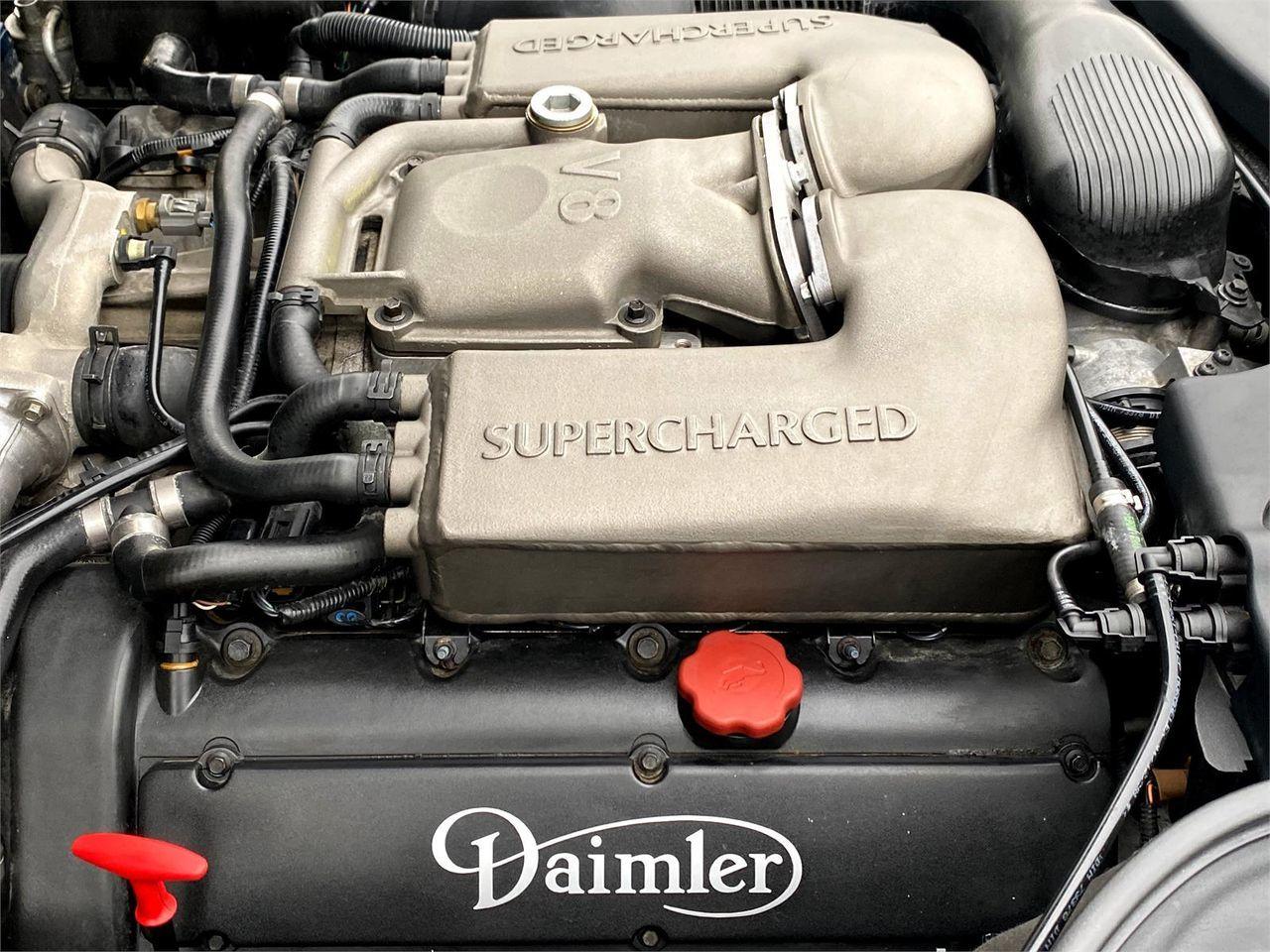 JAGUAR XJ Daimler 4.0 Super Charged LWB "Super V8"