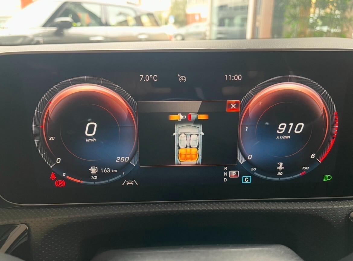 MERCEDES CLASSE A 1.6 TDI 116CV Sport Extra Cambio automatico Navi Cerchi AMG Pelle Alcantara allestimento AMG OK NEOPATENTATI