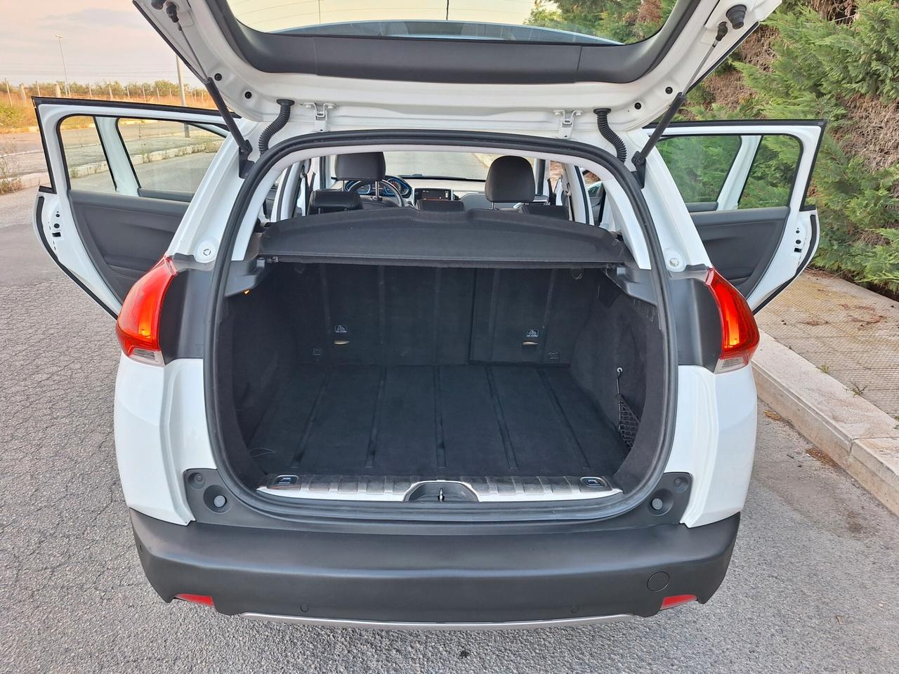 Peugeot 2008 1.6 e-HDi 92 CV "Allure" NAVI