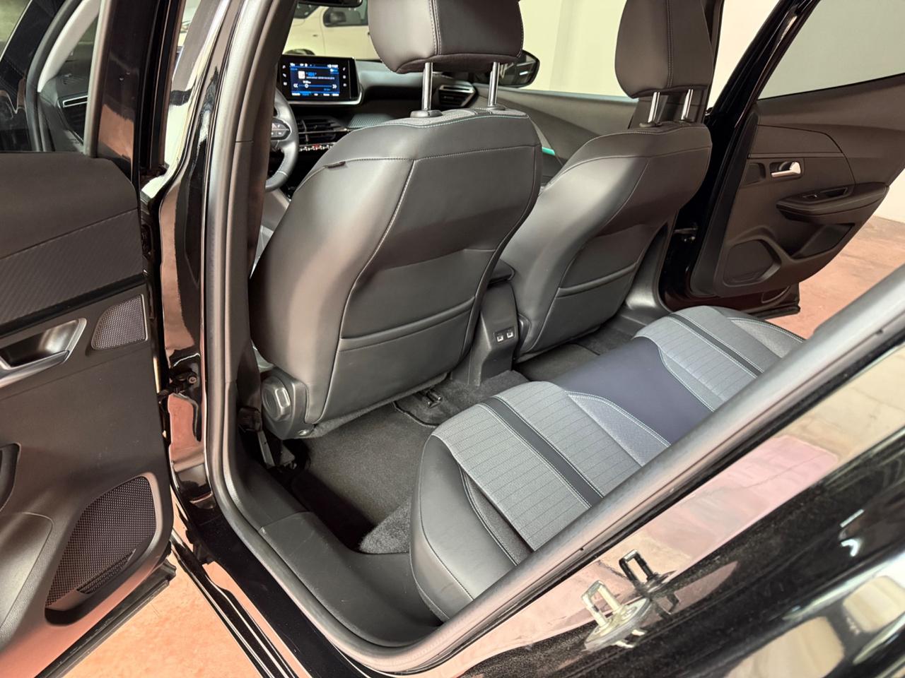 Peugeot 2008 BlueHDi 130 S&S EAT8 Allure Pack