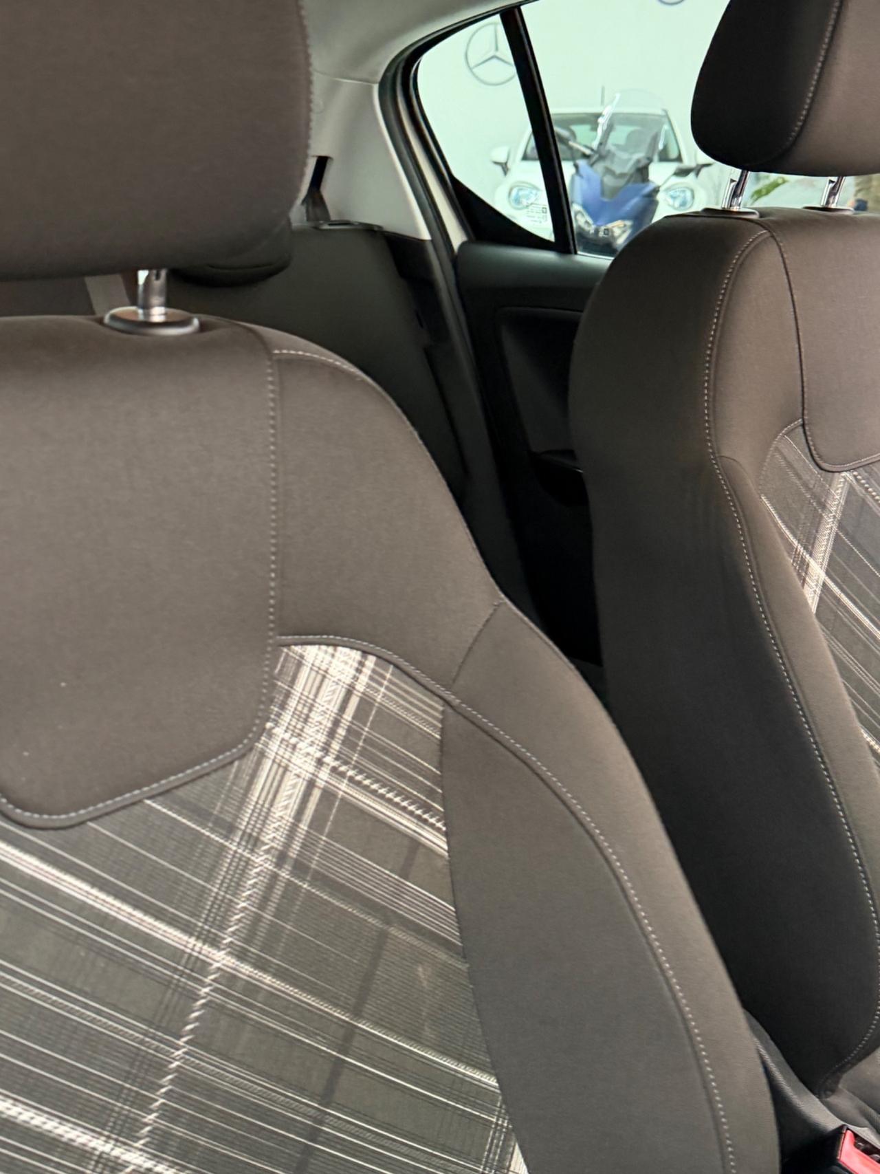 Opel Corsa 1.4 90CV GPL Tech 5 porte b-Color