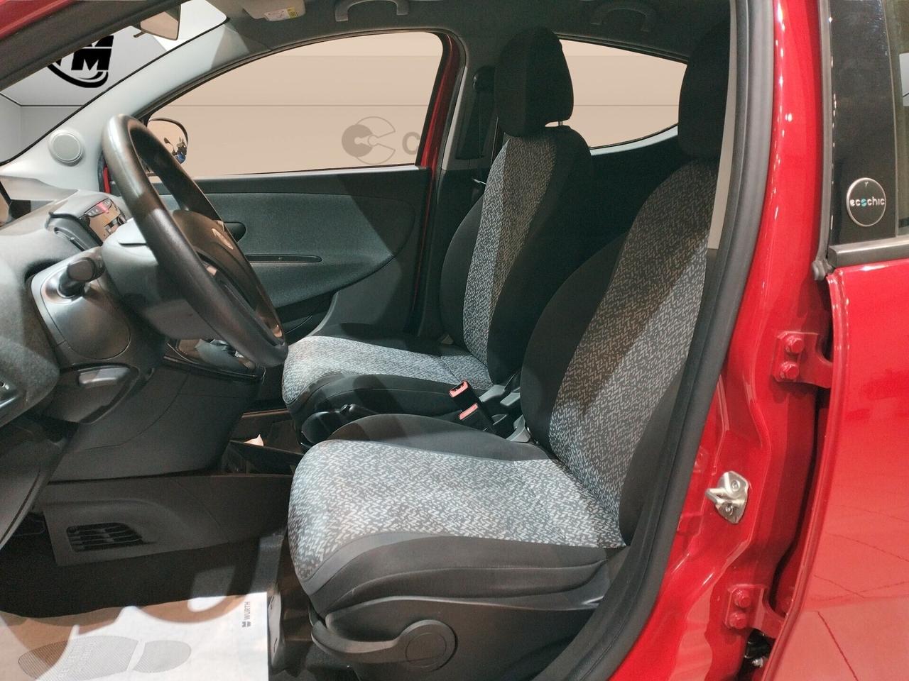 Lancia Ypsilon 1.0 FireFly 5 porte S&S Hybrid Ecochic Silver