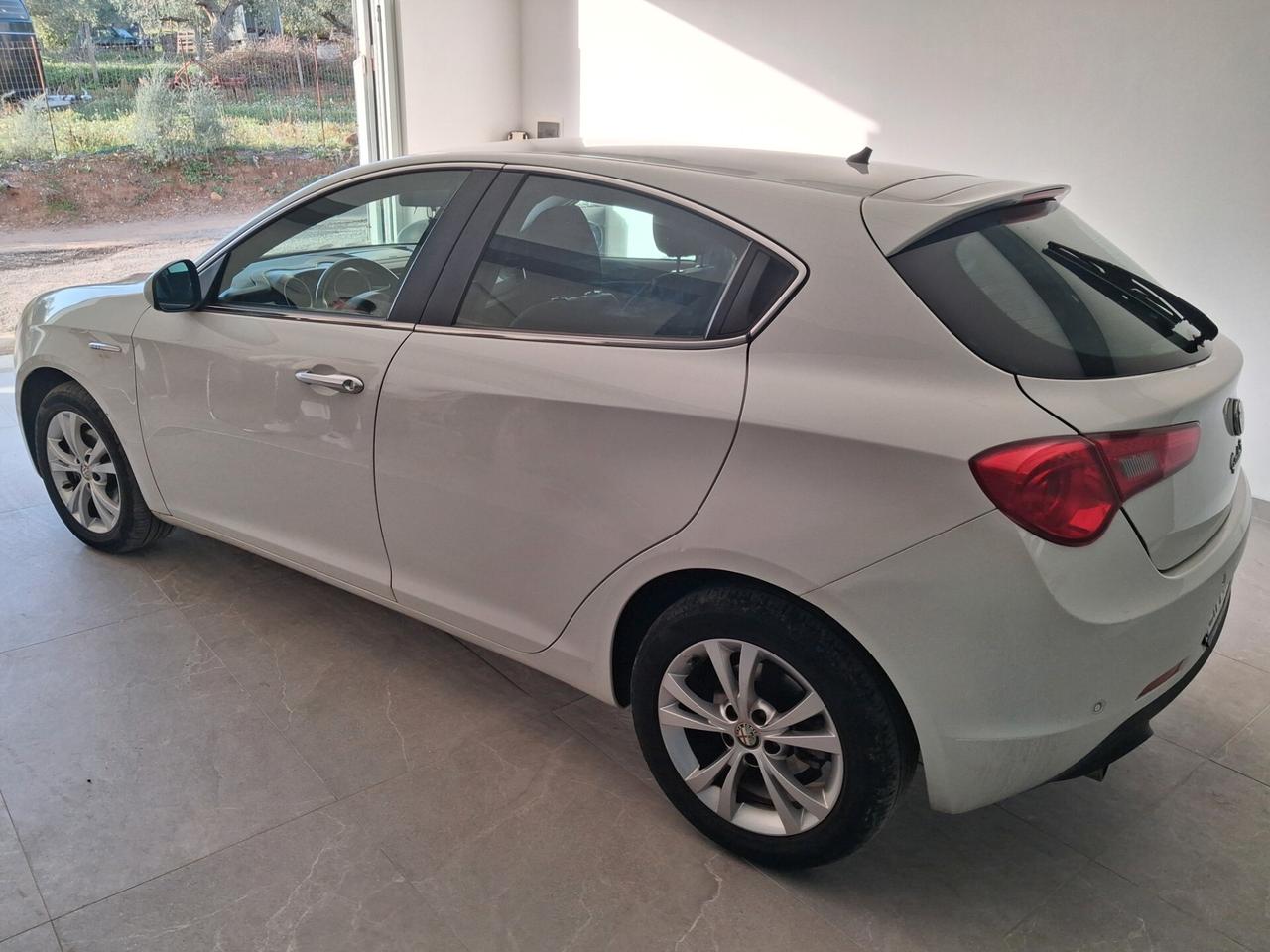 Alfa Romeo Giulietta 1.6 JTDm-2 105 CV Distinctive