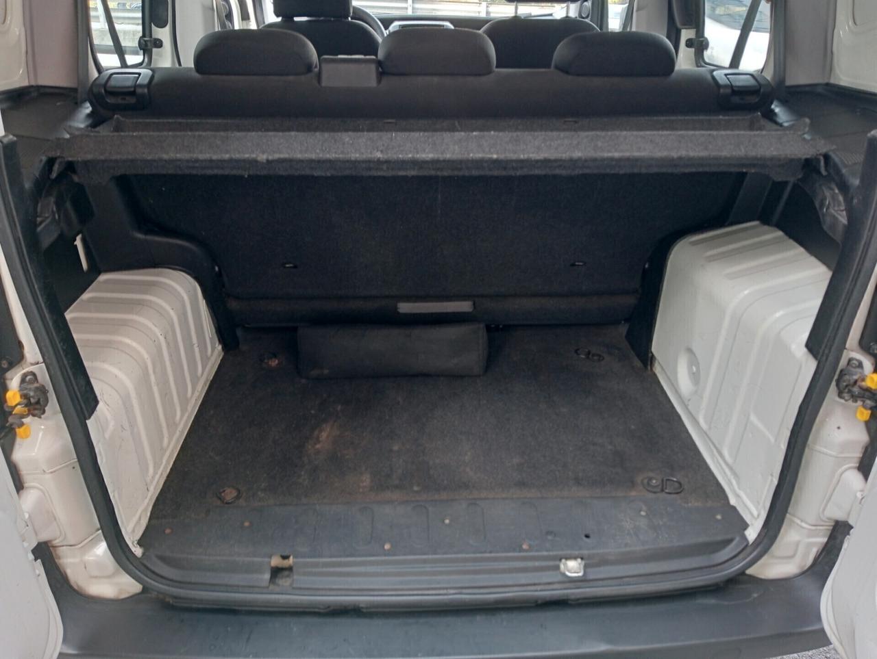Fiat Fiorino 1.4 8V 77CV Benz. autocarro 5 posti