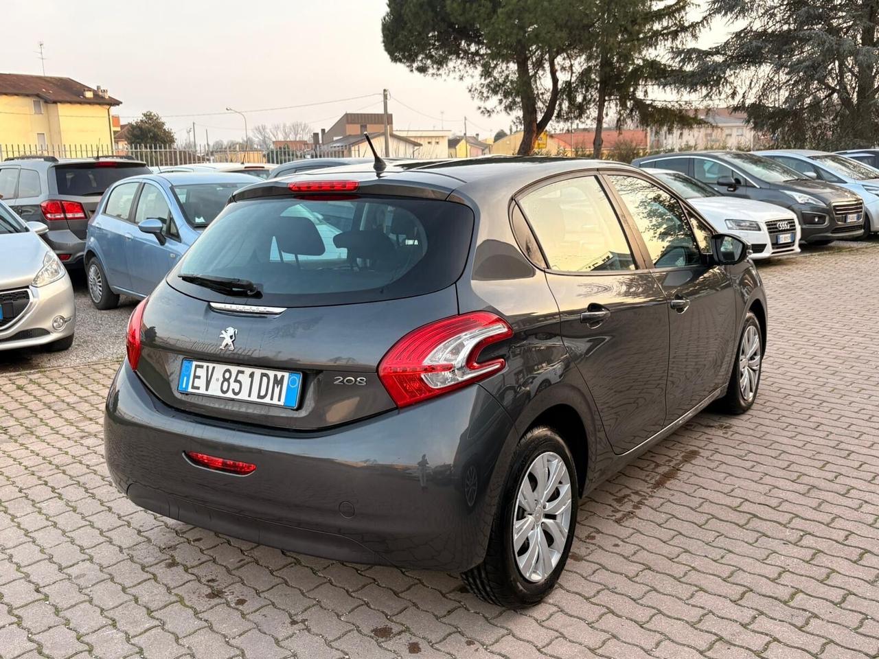 Peugeot 208 1.4 HDi 68 CV 5 porte Allure