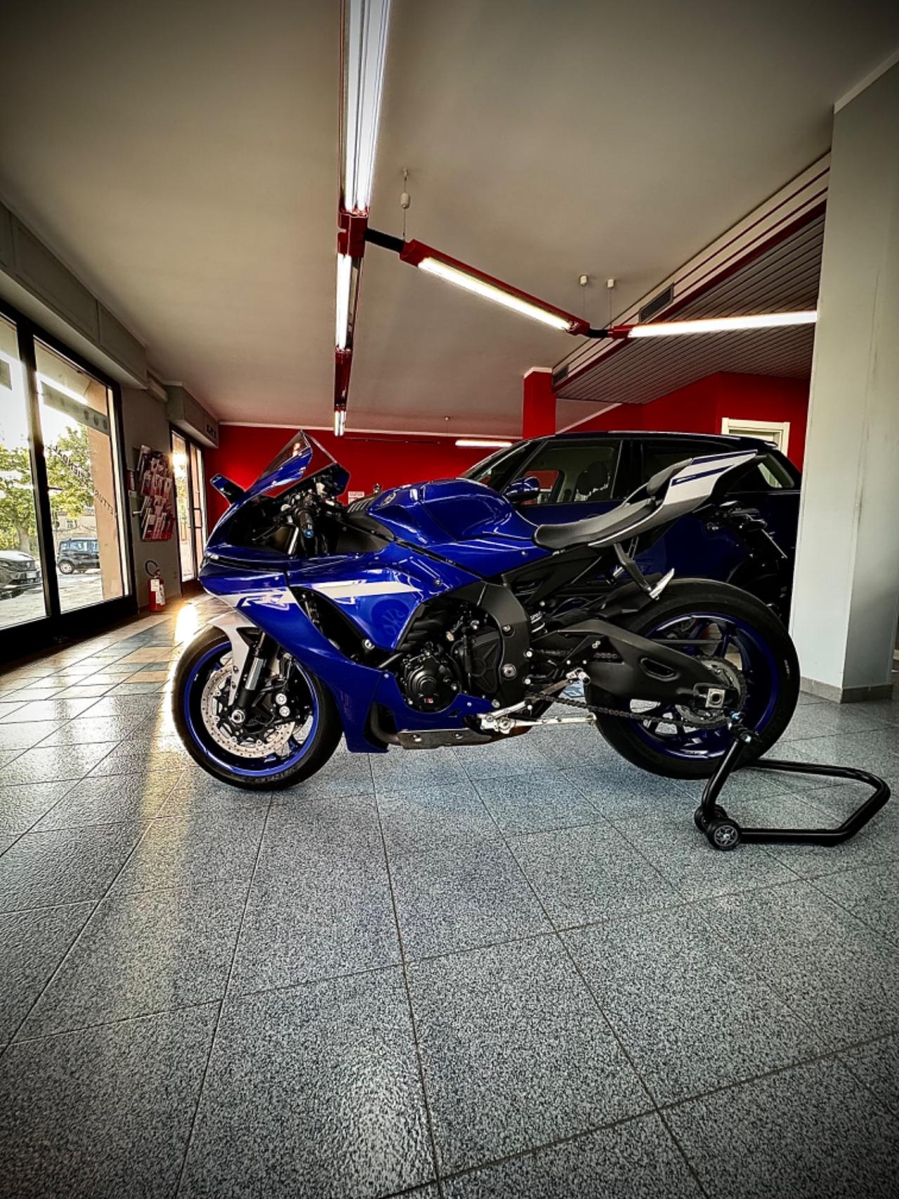 Yamaha R1 Unica