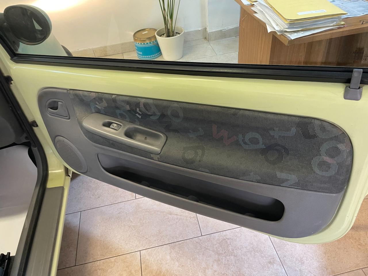 Renault Twingo 1.1 132.000KM! CLIMA,SERVOSTERZO TAGLIANDATA NEOPATENTATI