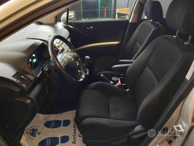 TOYOTA Corolla Verso 2.2 16V D-4D DPF Luna 7pti