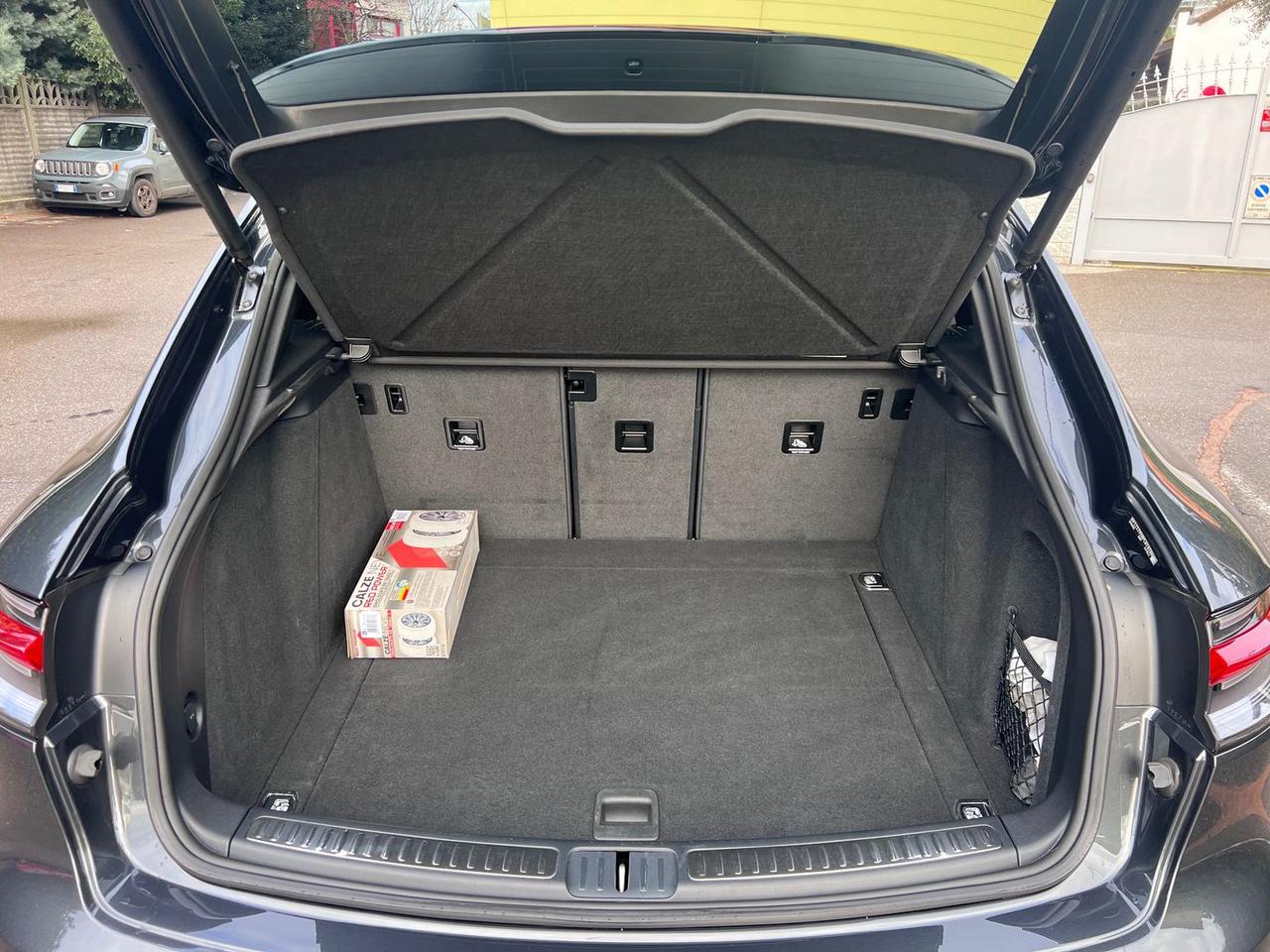 Porsche Macan 2.0 S #8216