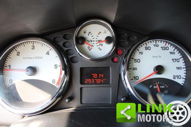 PEUGEOT 207 1.6 HDi 110CV CC Féline
