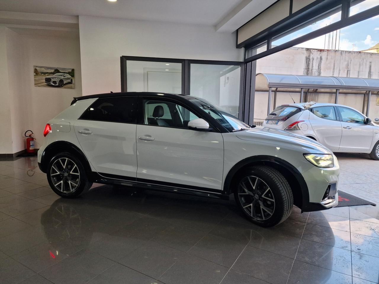 Audi A1 citycarver/allstreet 30 identity contrast