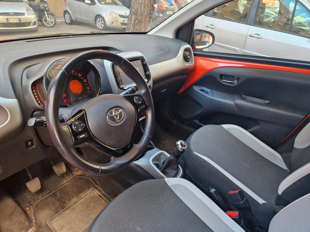Toyota Aygo 1.0 VVT-i 69 CV 5 porte x-cite ok neopatentati