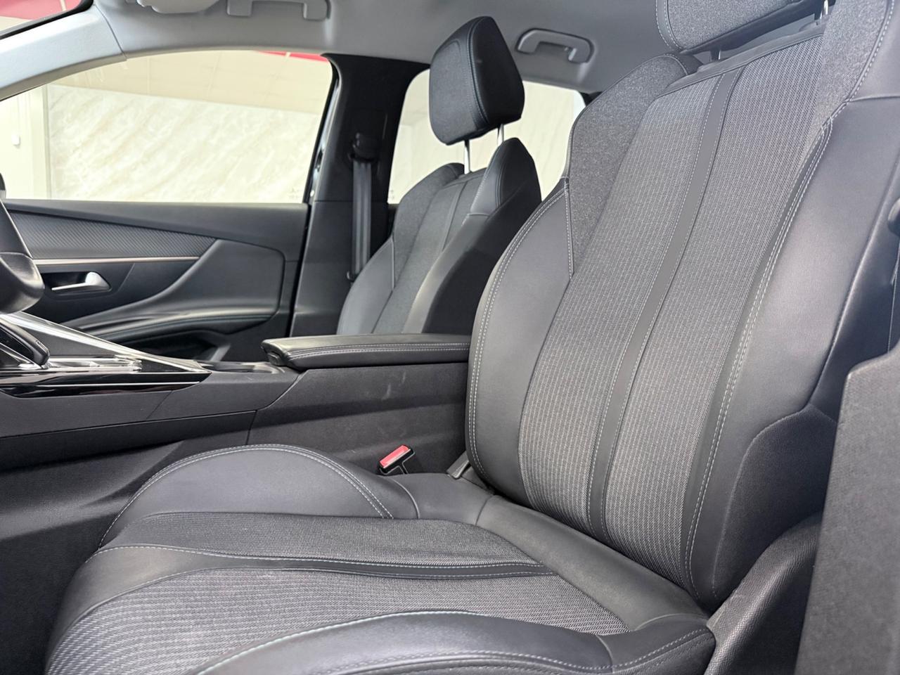 Peugeot 3008 BlueHDi 130 S&S EAT8 Allure